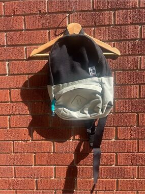 Chums Two-Tone Black Grey Sling Backpack Crossbody Daypack